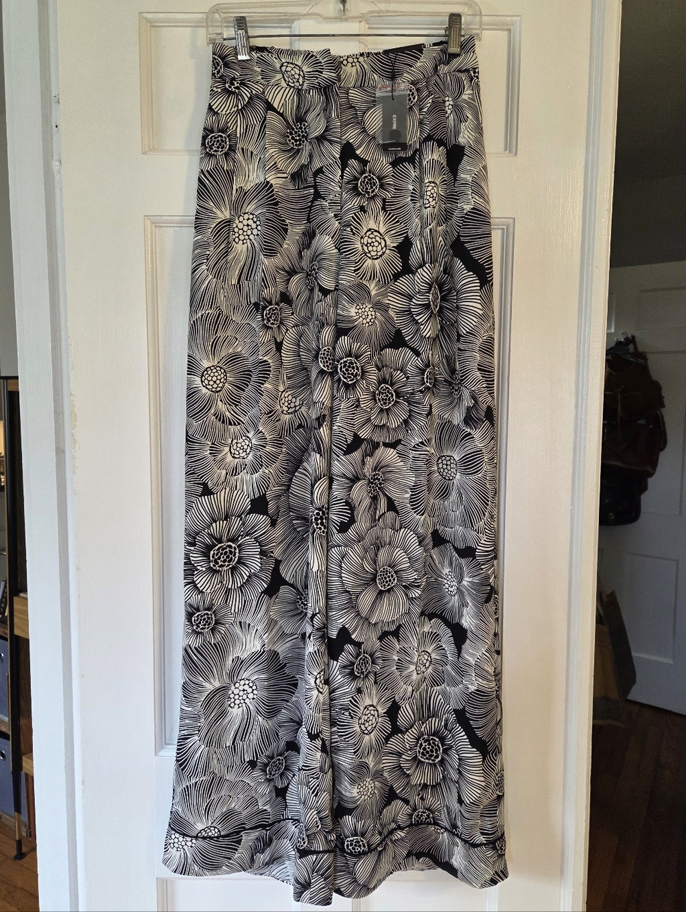 Express Black & White Floral Wide Leg Pants NWT